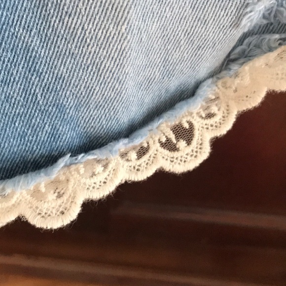 Lace trim shorts - Picture 2 of 4